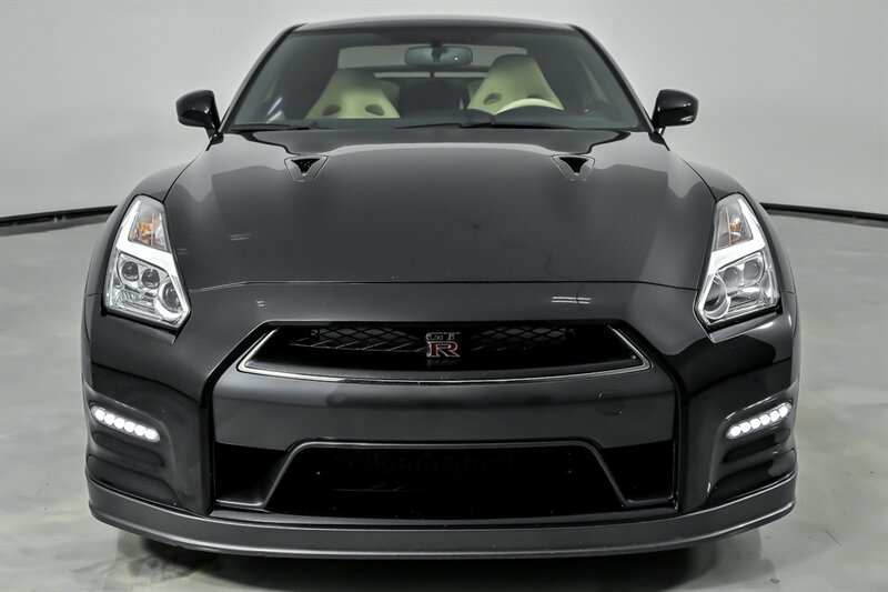 Used 2015 Nissan GT-R Premium AWD/4WD image 4