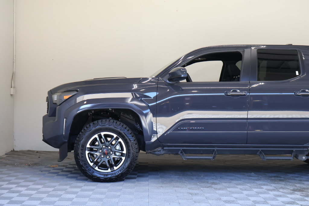 Used 2025 Toyota Tacoma TRD Sport AWD/4WD image 8