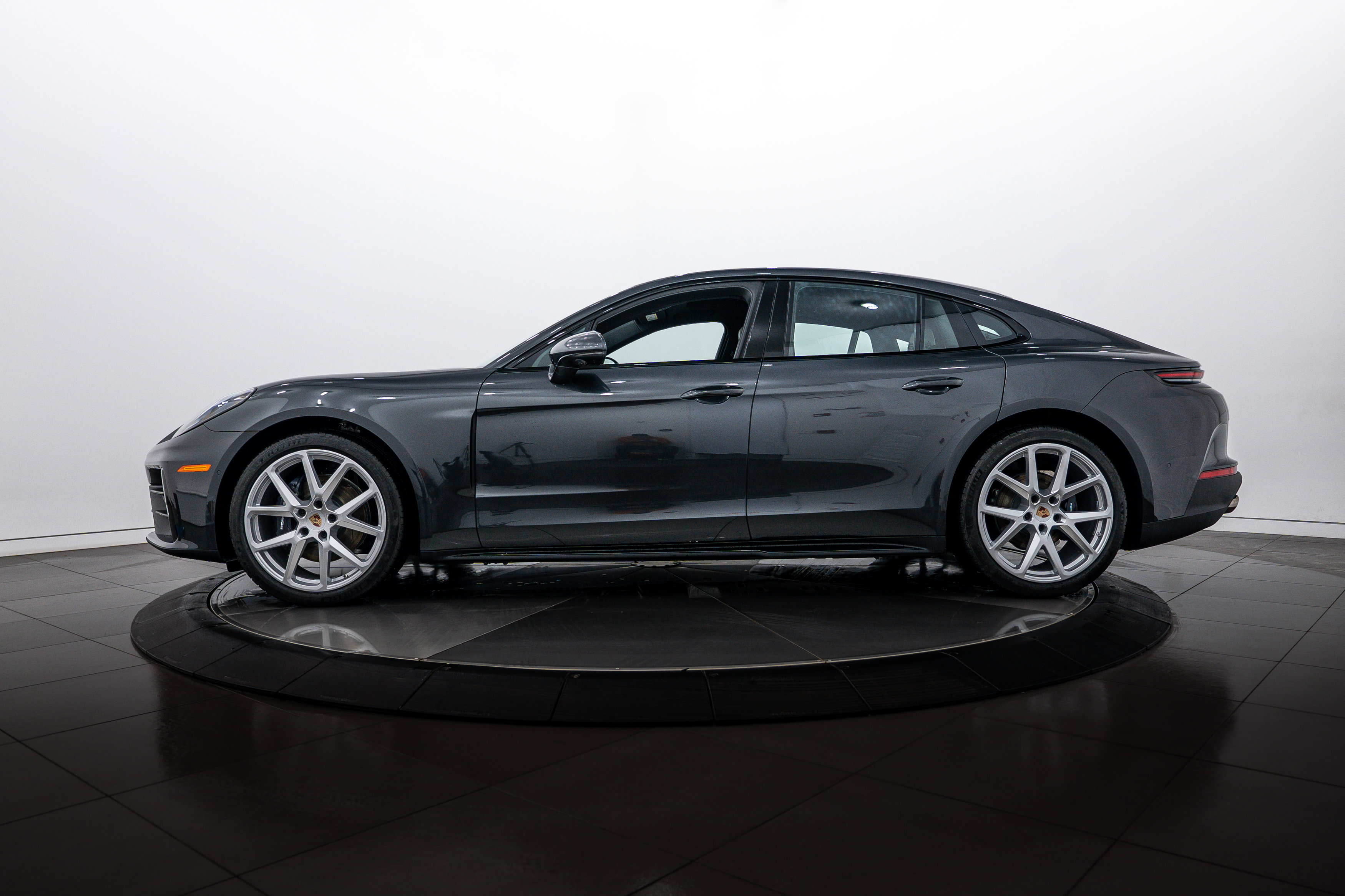 New 2026 Porsche Panamera 4 image 2