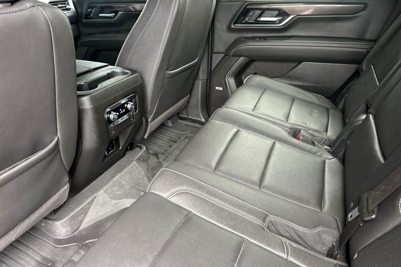 Used 2025 GMC Yukon Elevation AWD/4WD image 4