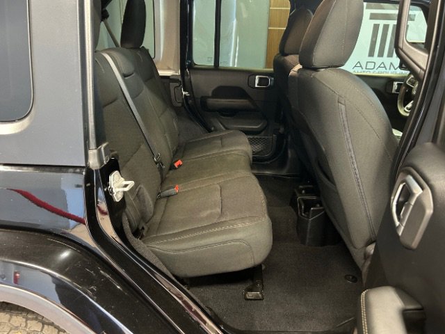 Used 2019 Jeep Wrangler Unlimited Sahara image 16
