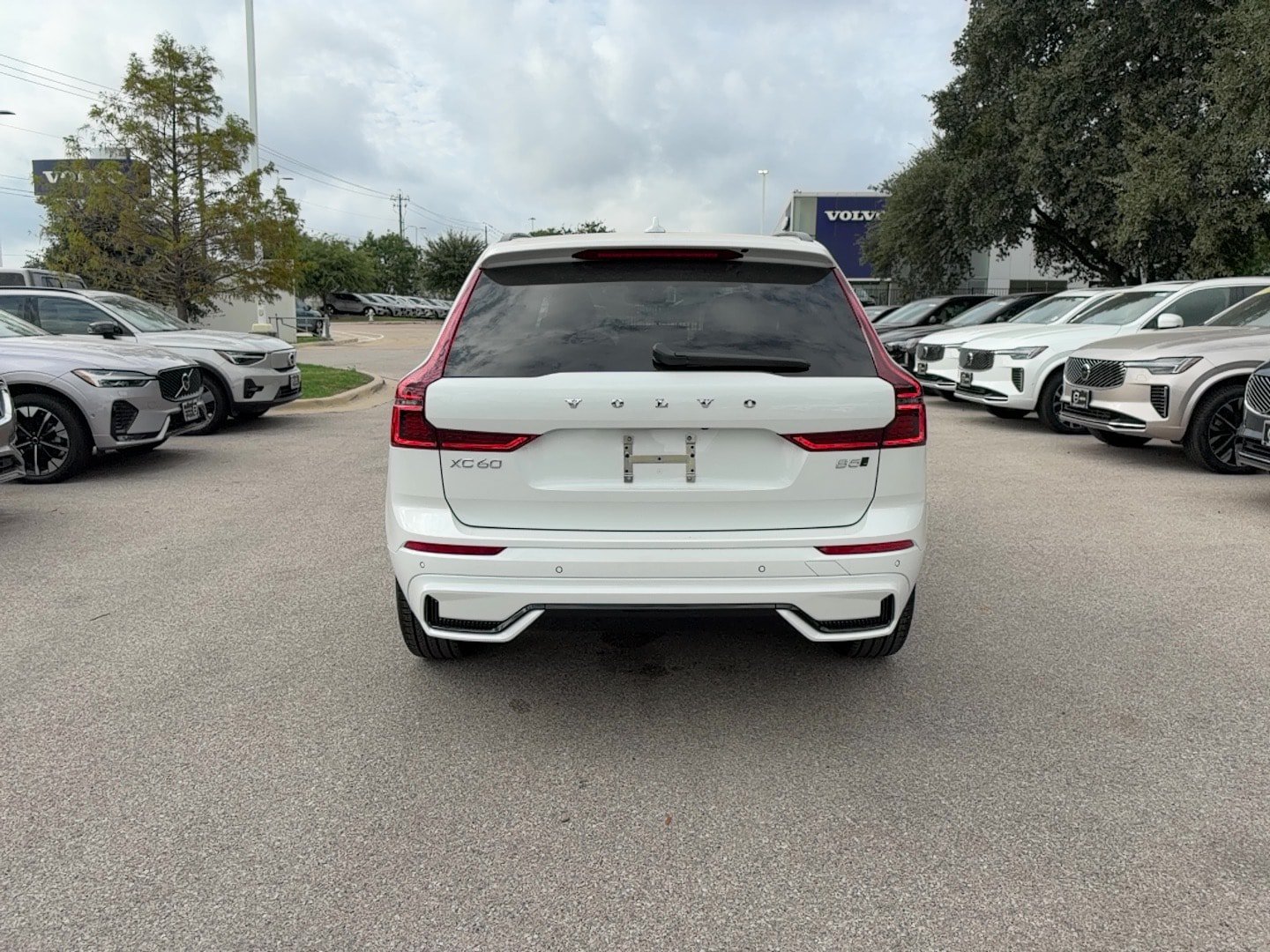 New 2027 Volvo XC60 B5 Core AWD/4WD image 5