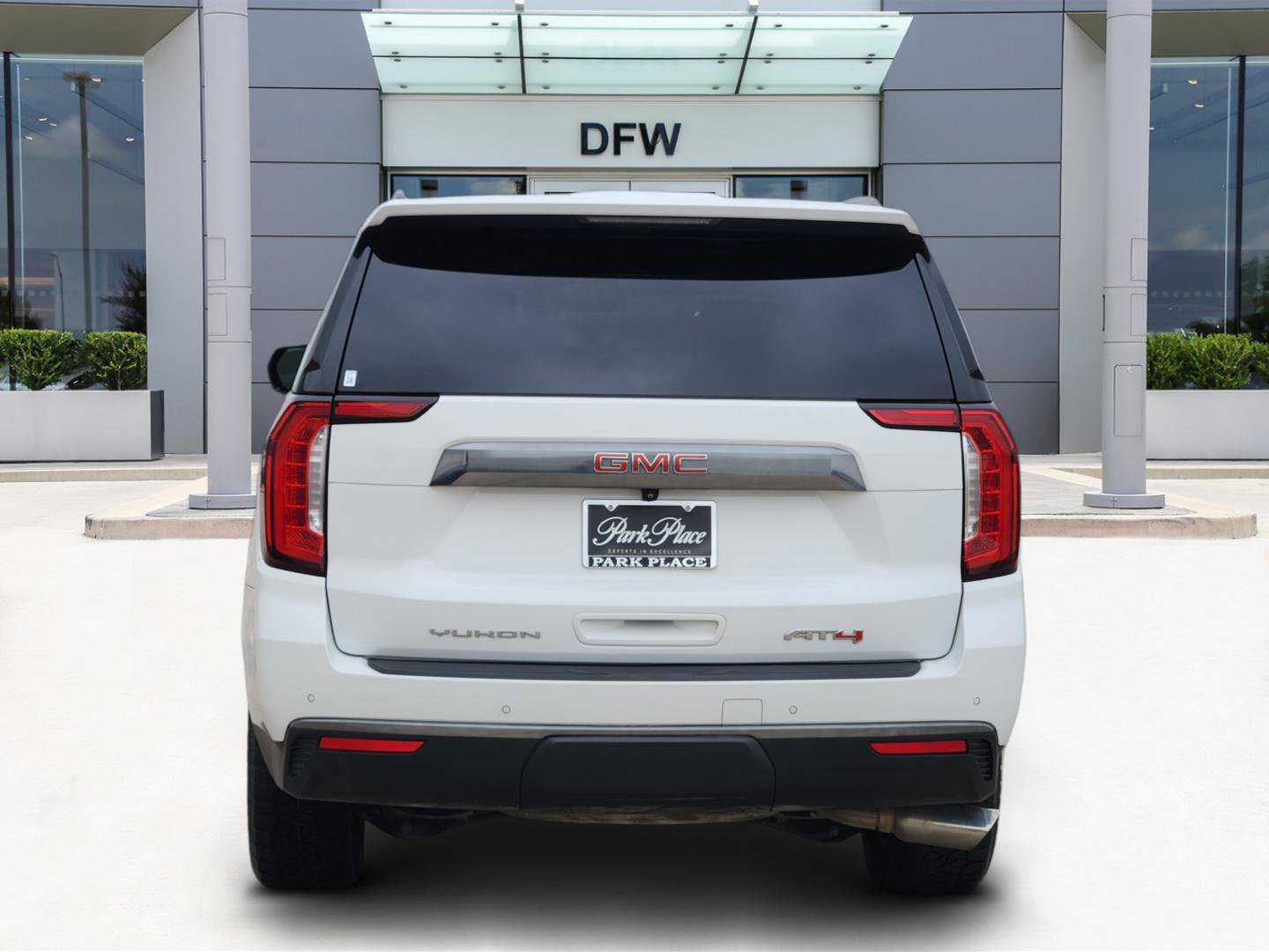 Used 2022 GMC Yukon AT4 w/ AT4 Premium Package image 6