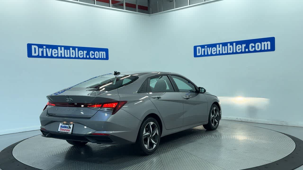 Used 2023 Hyundai Elantra SEL w/ Convenience Package FWD image 2