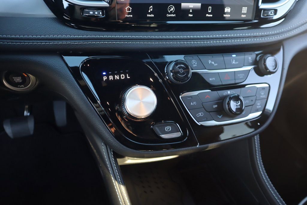 New 2026 Chrysler Pacifica Limited w/ Uconnect Theater Family Group image 8