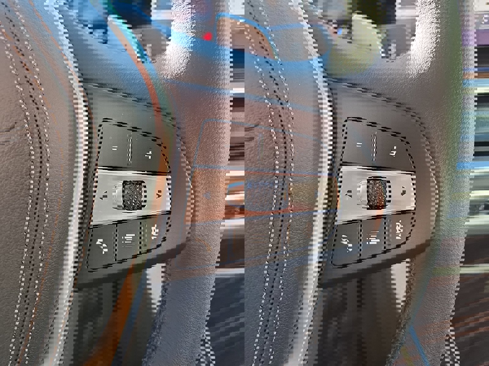 Used 2026 BMW X5 xDrive40i w/ Premium Package image 23