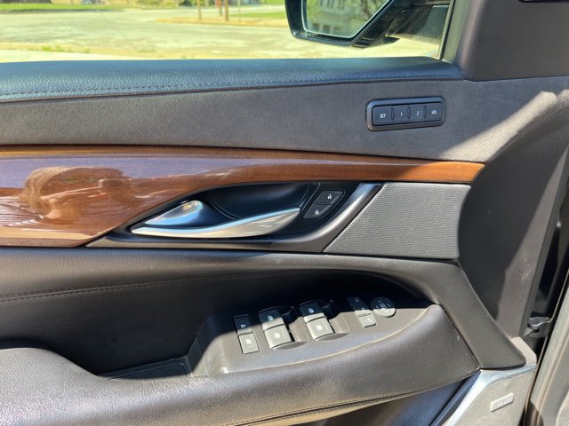 Used 2020 Cadillac Escalade Luxury AWD/4WD image 15