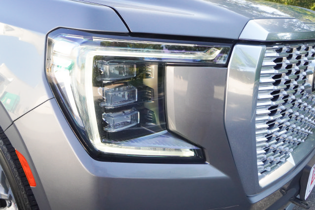 Used 2021 GMC Yukon XL Denali w/ Denali Premium Package AWD/4WD image 30