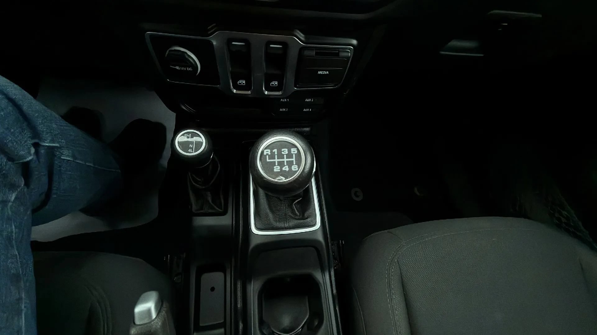 Used 2020 Jeep Wrangler Sport AWD/4WD image 14