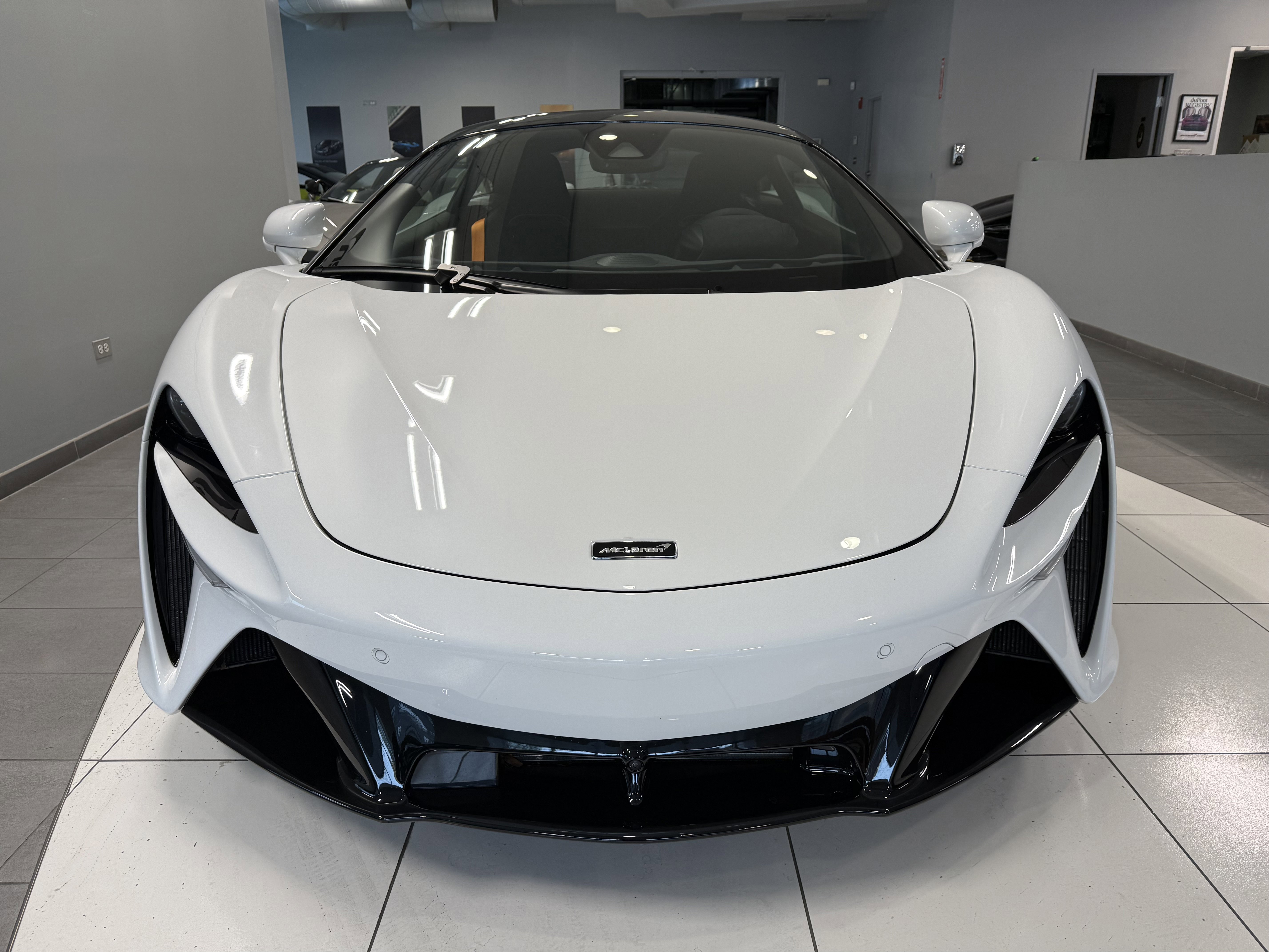 Used 2023 McLaren Artura image 7