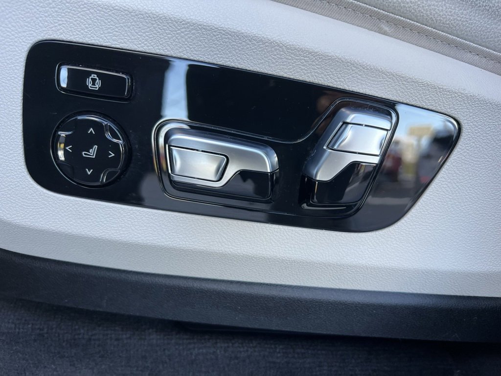 Used 2020 BMW X5 xDrive40i w/ Executive Package image 13