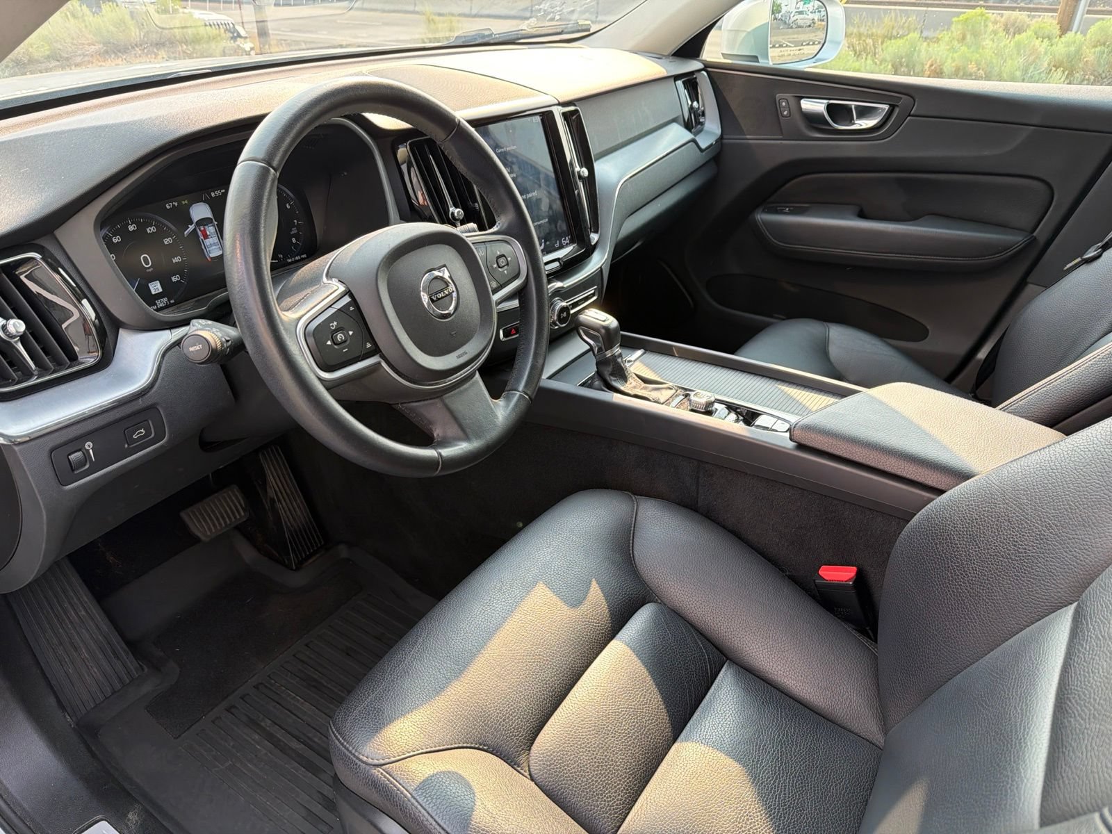 Used 2020 Volvo XC60 T6 Momentum AWD/4WD image 20