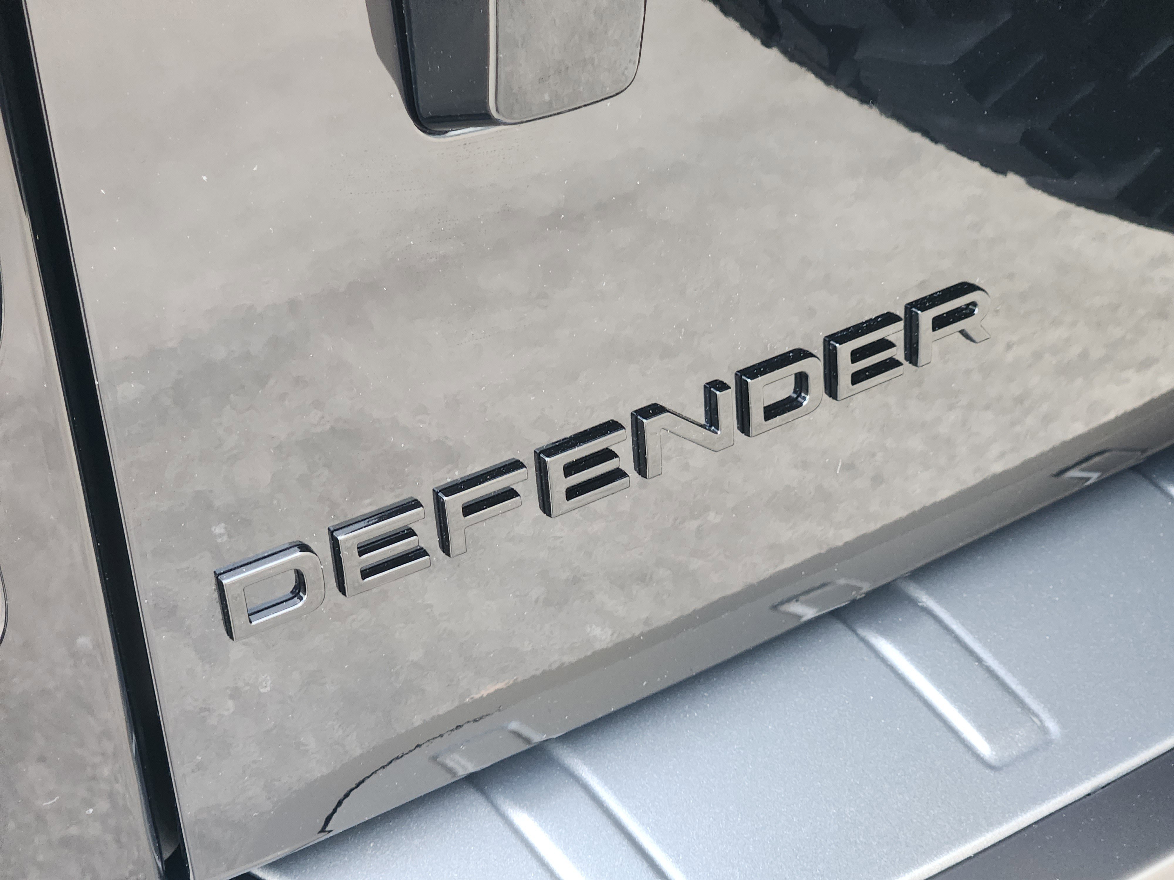 Certified 2025 Land Rover Defender 110 image 13