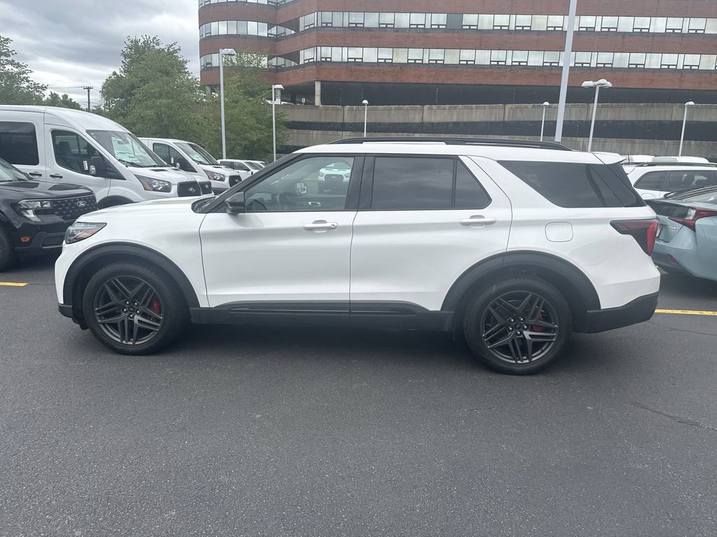 Used 2025 Ford Explorer ST AWD/4WD image 8