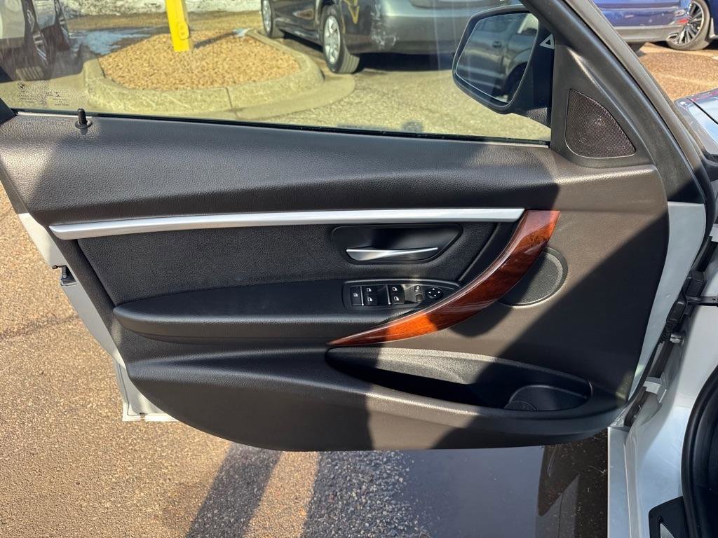 Used 2018 BMW 330i xDrive 330i xDrive Sedan w/ Convenience Package image 19