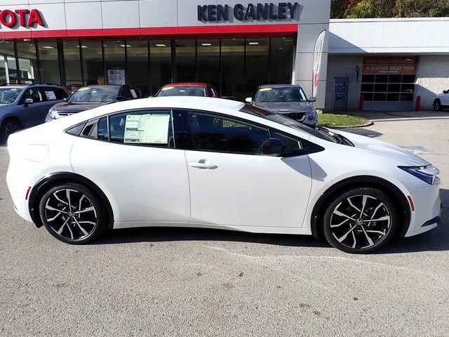 New 2026 Toyota Prius Plug-In Hybrid FWD image 2
