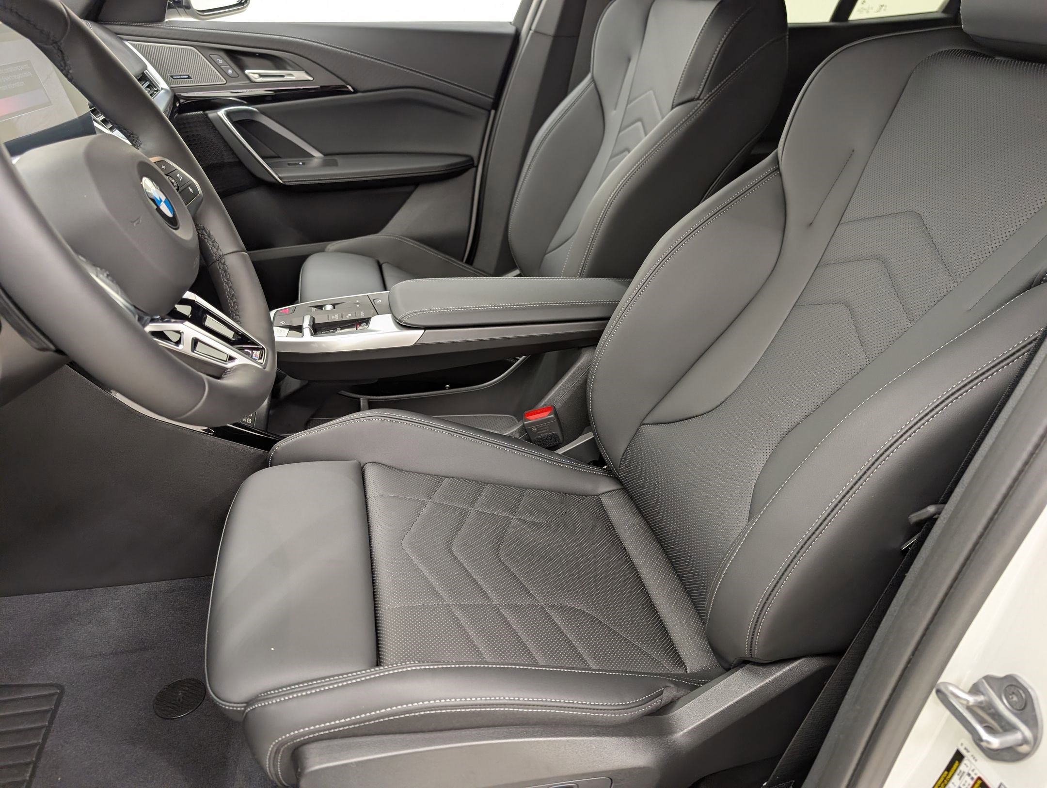 New 2026 BMW X2 xDrive28i w/ M Sport Package AWD/4WD image 5