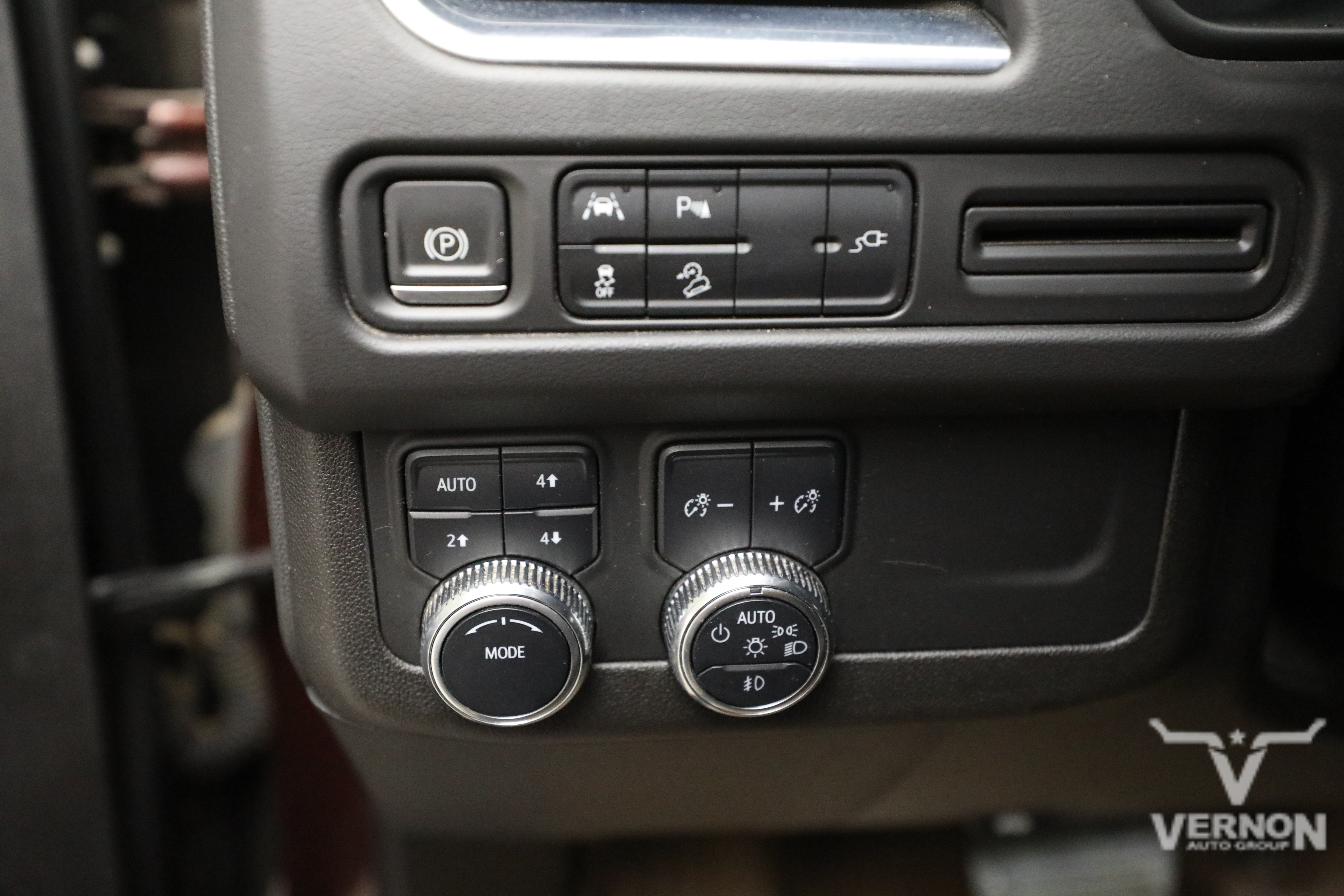 Used 2022 GMC Yukon XL AT4 AWD/4WD image 17