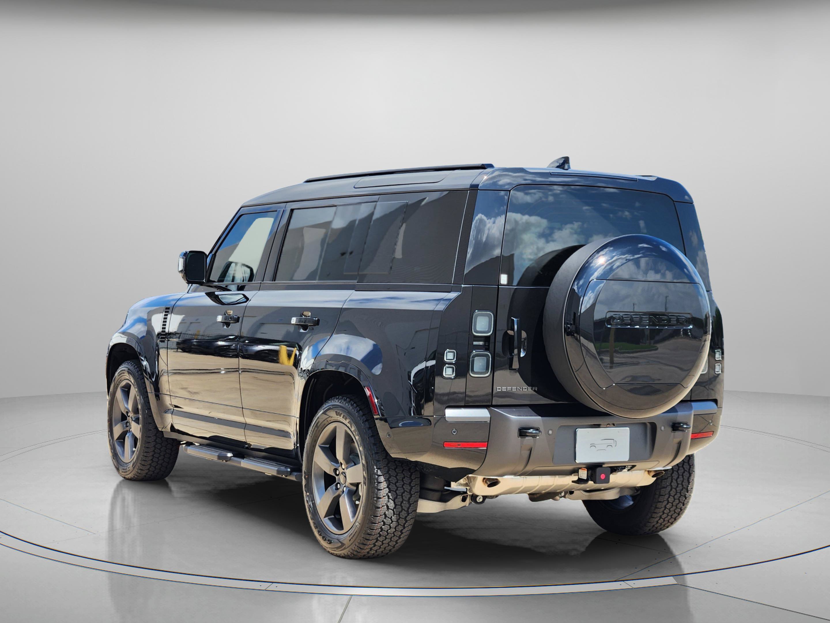New 2026 Land Rover Defender 110 X-Dynamic SE AWD/4WD image 3