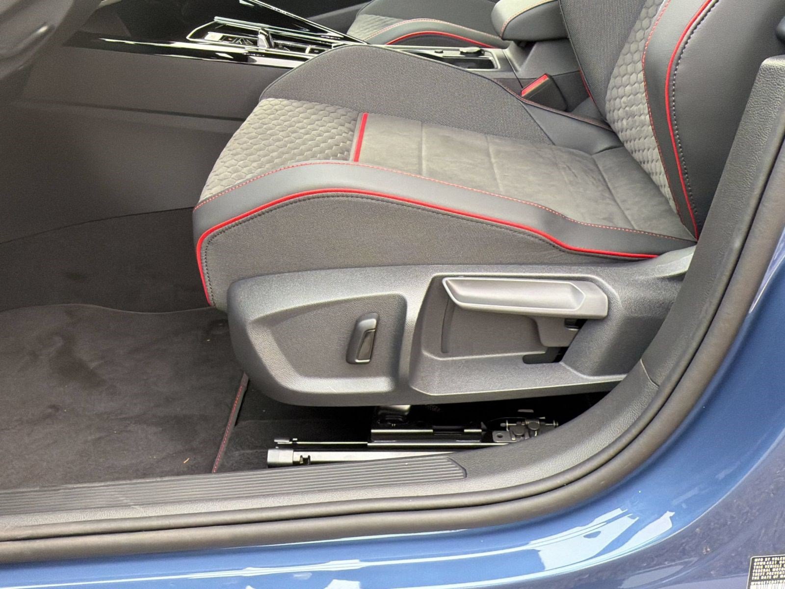 New 2026 Volkswagen Golf SE FWD image 14