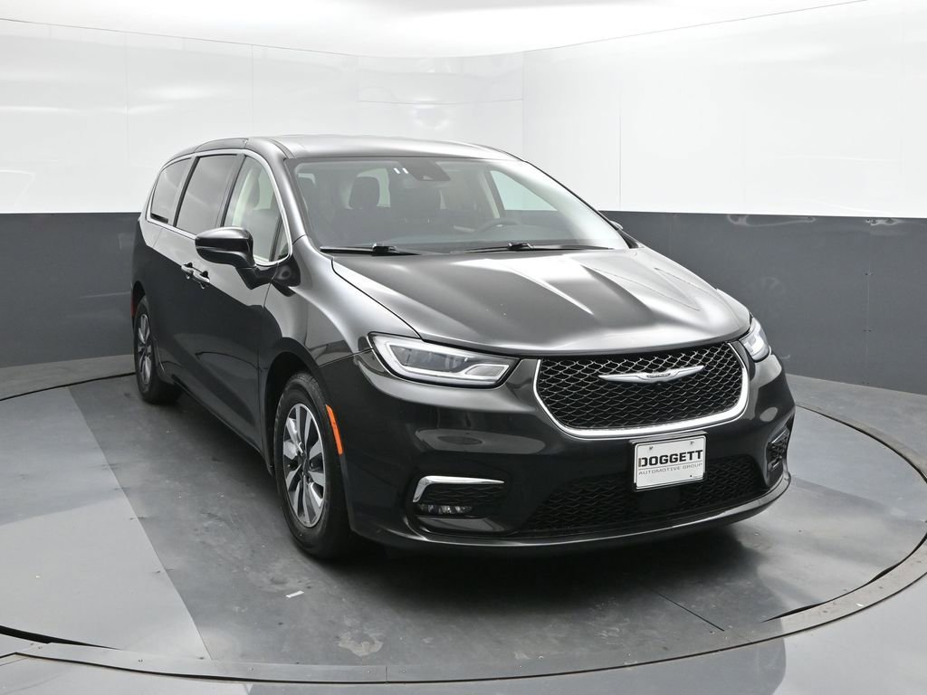 Used 2023 Chrysler Pacifica Touring-L image 22