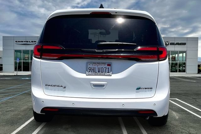 Used 2023 Chrysler Pacifica Limited w/ Uconnect Theater Family Group FWD image 3