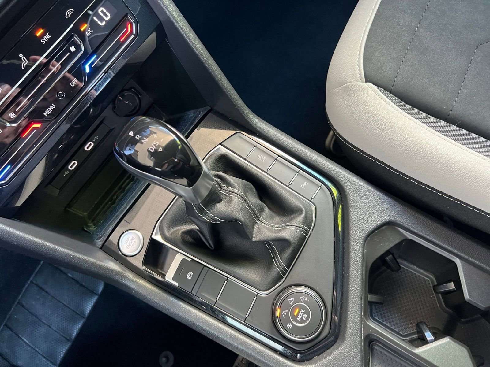 Used 2025 Volkswagen Taos SE image 42