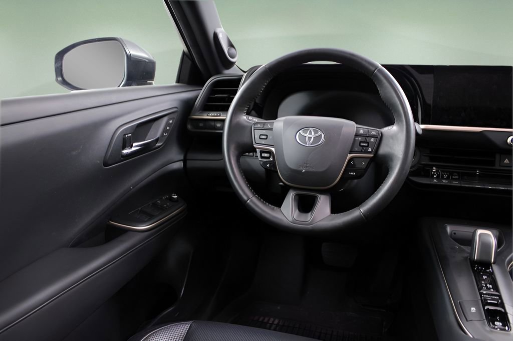 Used 2023 Toyota Crown Limited image 21