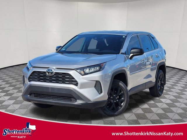 Used 2022 Toyota RAV4 LE image 1
