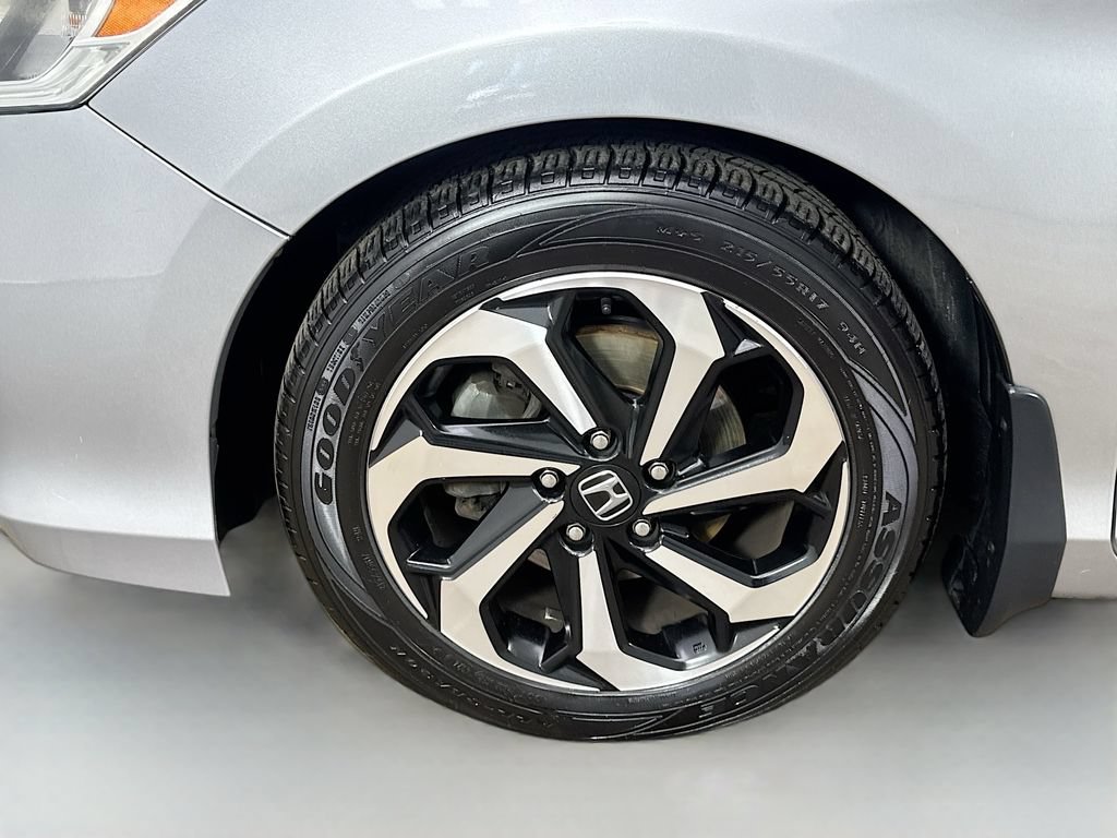 Used 2017 Honda Accord EX image 37