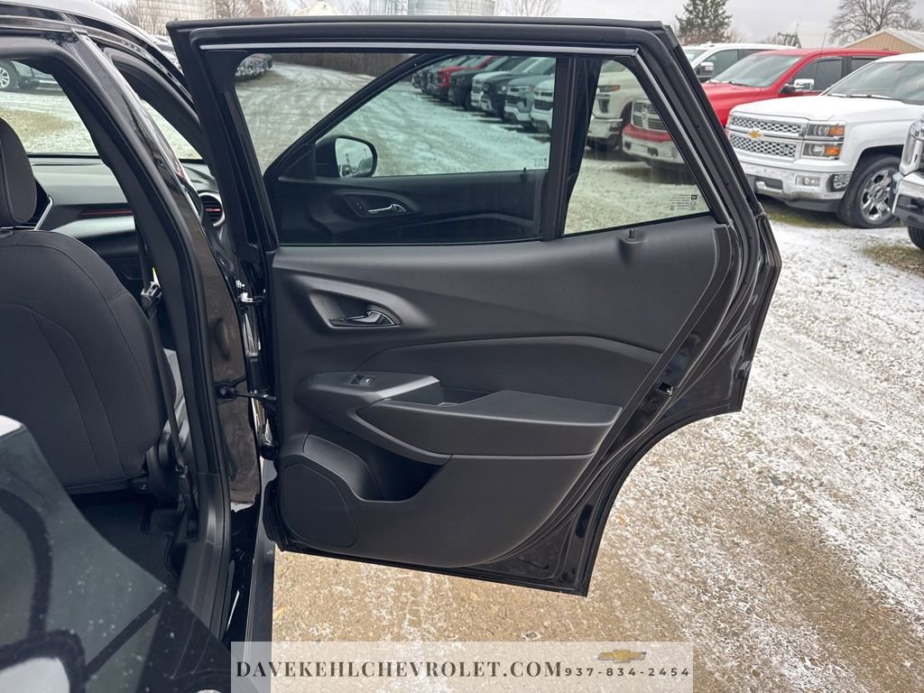 Used 2025 Chevrolet Trax RS w/ Driver Confidence Package image 32