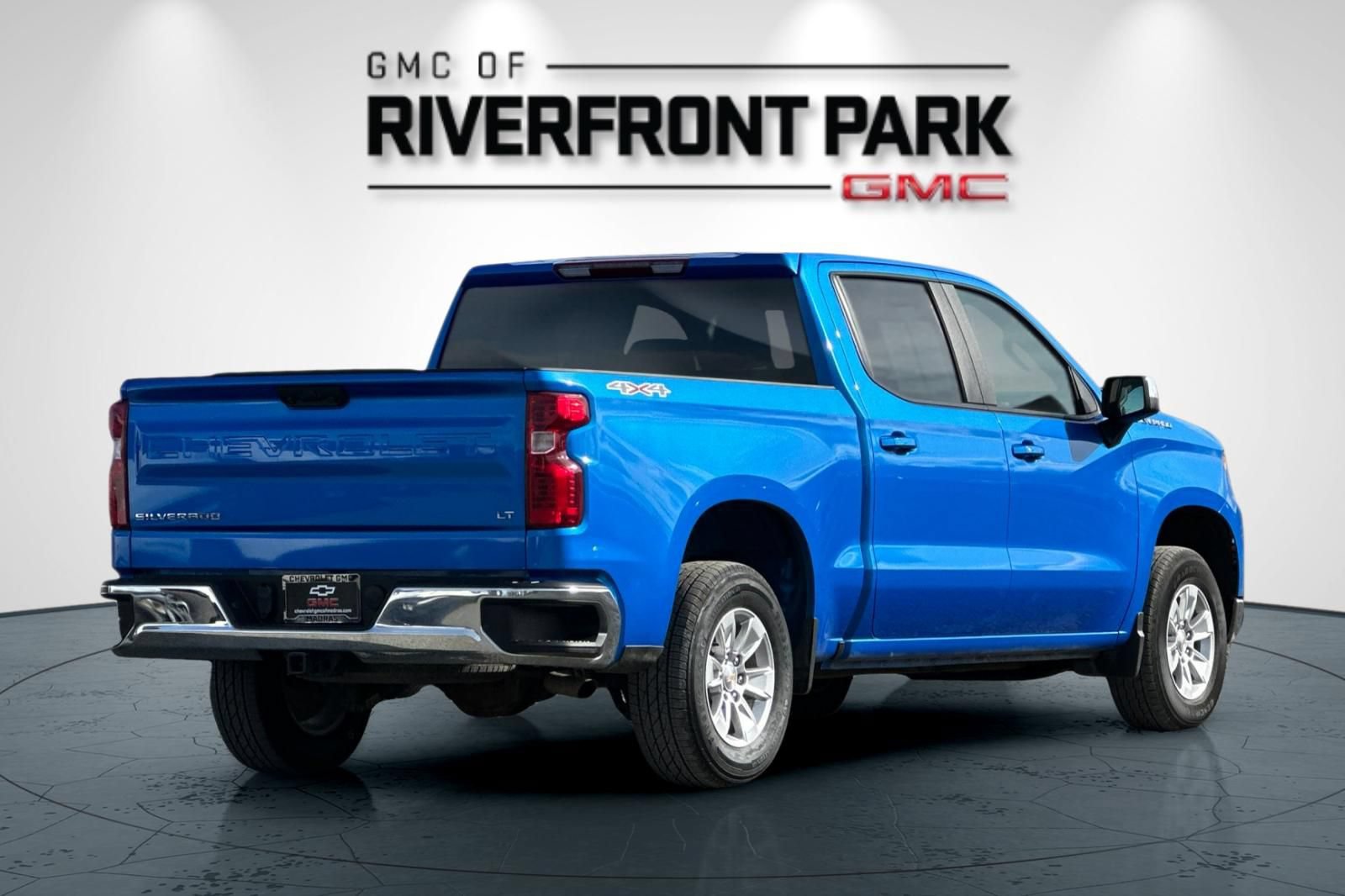 Used 2025 Chevrolet Silverado 1500 LT AWD/4WD image 3