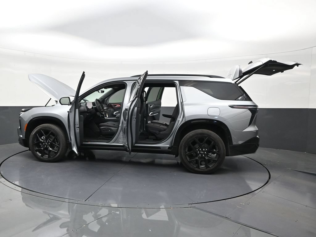 Used 2026 Chevrolet Traverse RS FWD image 31