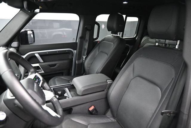 Used 2024 Land Rover Defender 130 X-Dynamic SE AWD/4WD image 13