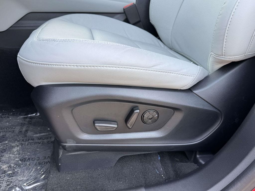 New 2026 Ford Explorer Platinum w/ LUX Leather Package AWD/4WD image 18