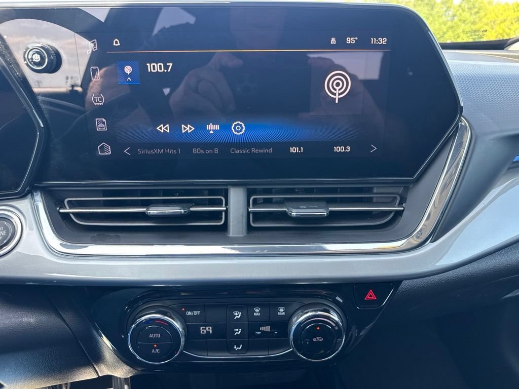Used 2025 Chevrolet Trax LT FWD image 27