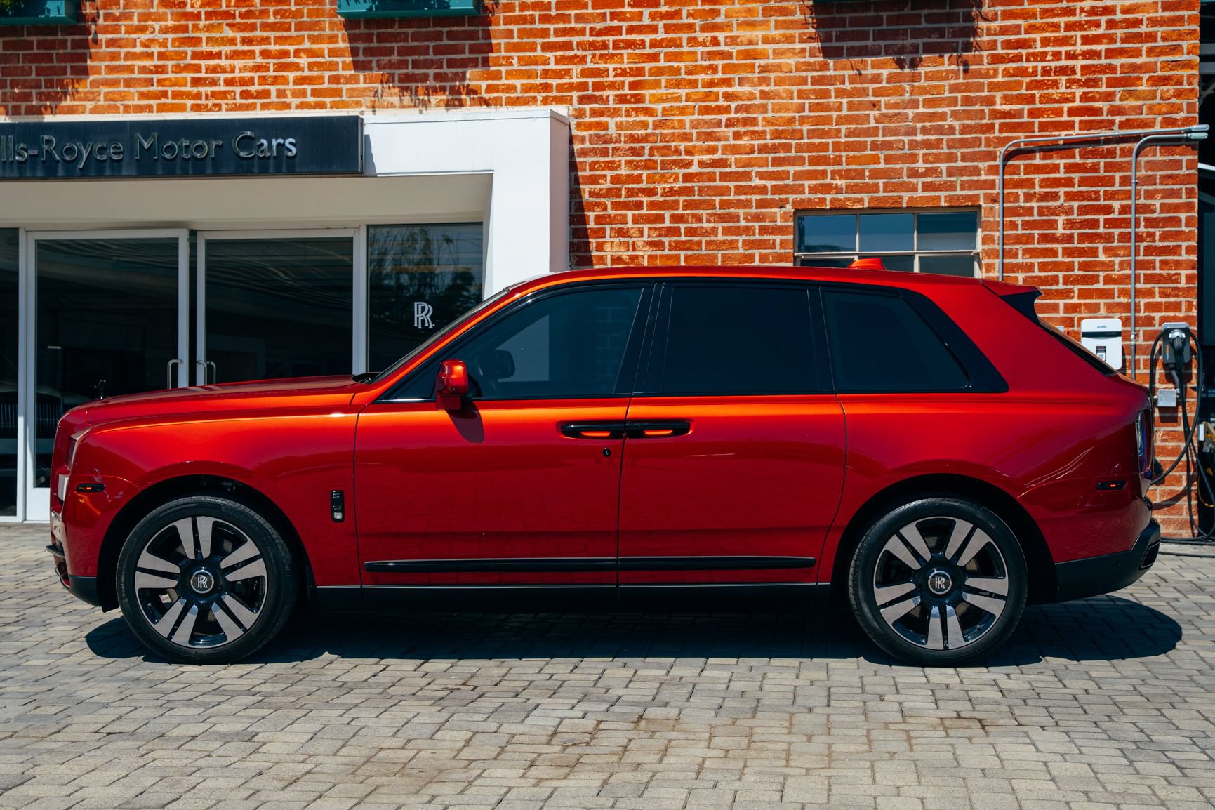 Used 2023 Rolls-Royce Cullinan AWD/4WD image 3