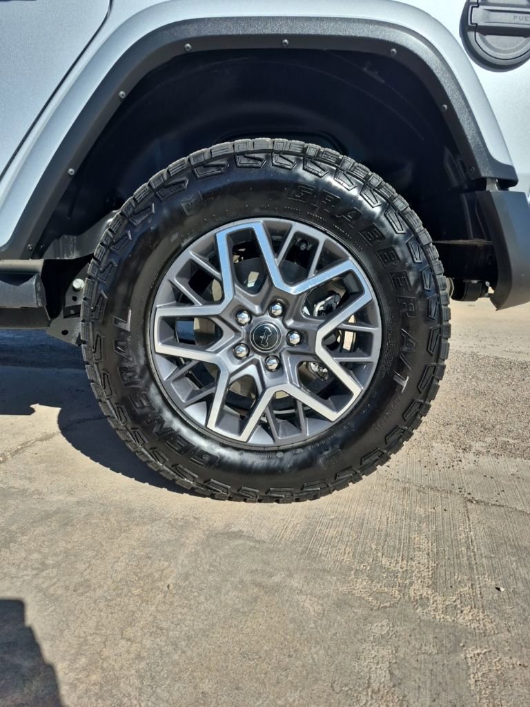 Used 2024 Jeep Wrangler Sahara w/ Technology Group image 10