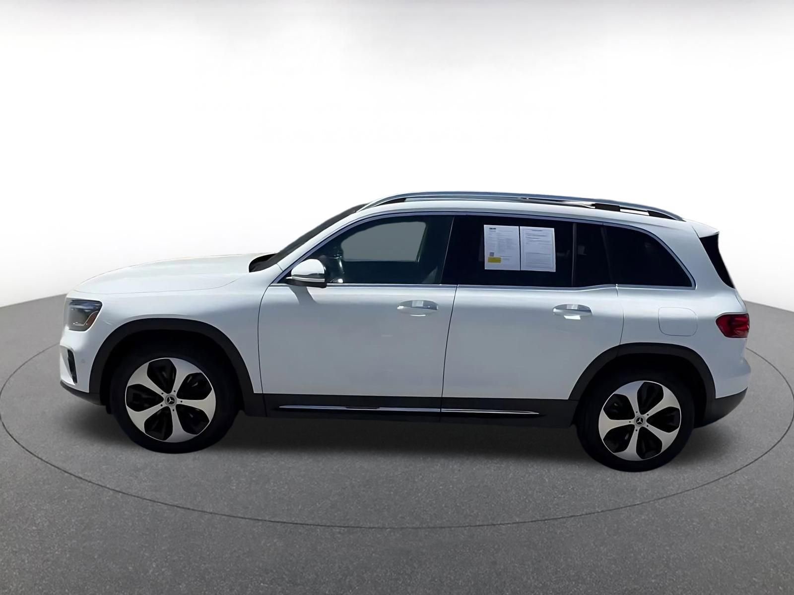 Used 2025 Mercedes-Benz GLB 250 4MATIC image 9