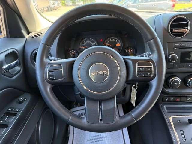Used 2014 Jeep Patriot Latitude AWD/4WD image 16