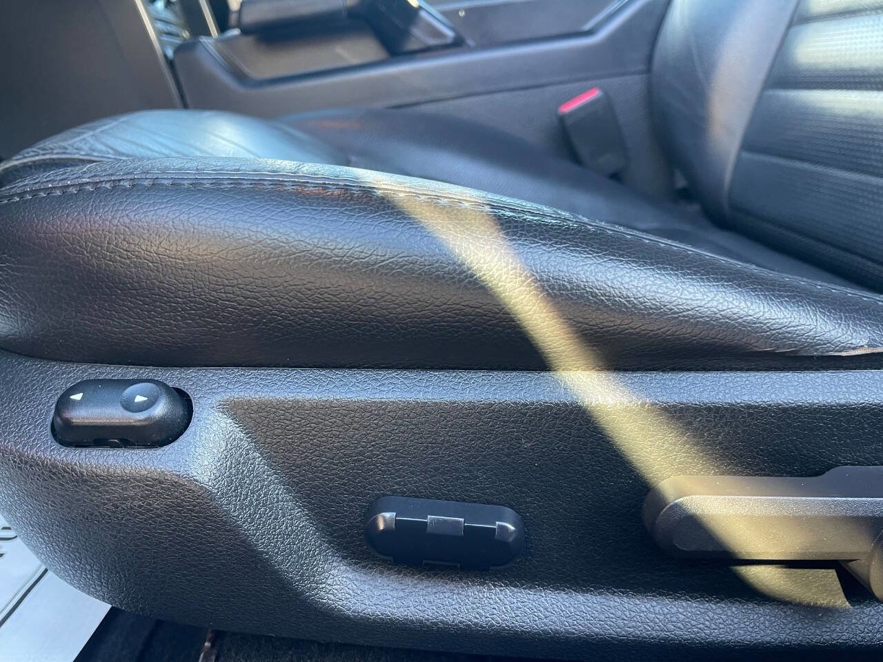 Used 2006 Ford Mustang GT RWD image 30