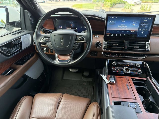 Certified 2024 Lincoln Navigator Reserve AWD/4WD image 26