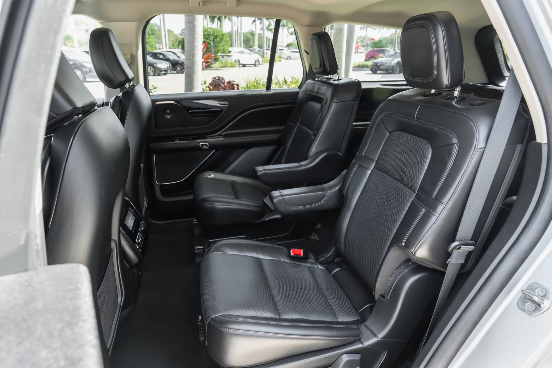 Used 2024 Lincoln Aviator Reserve image 33