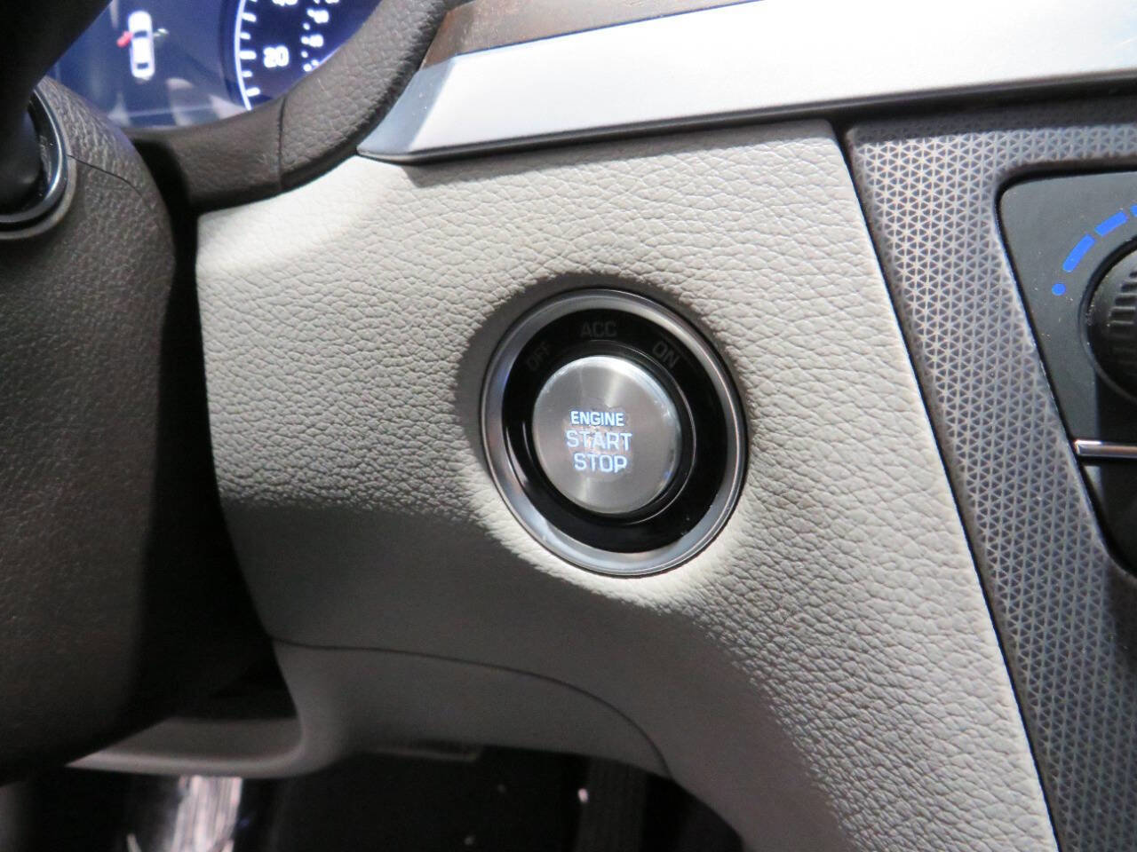 Used 2015 Hyundai Genesis 3.8 w/ Option Group 04 image 25