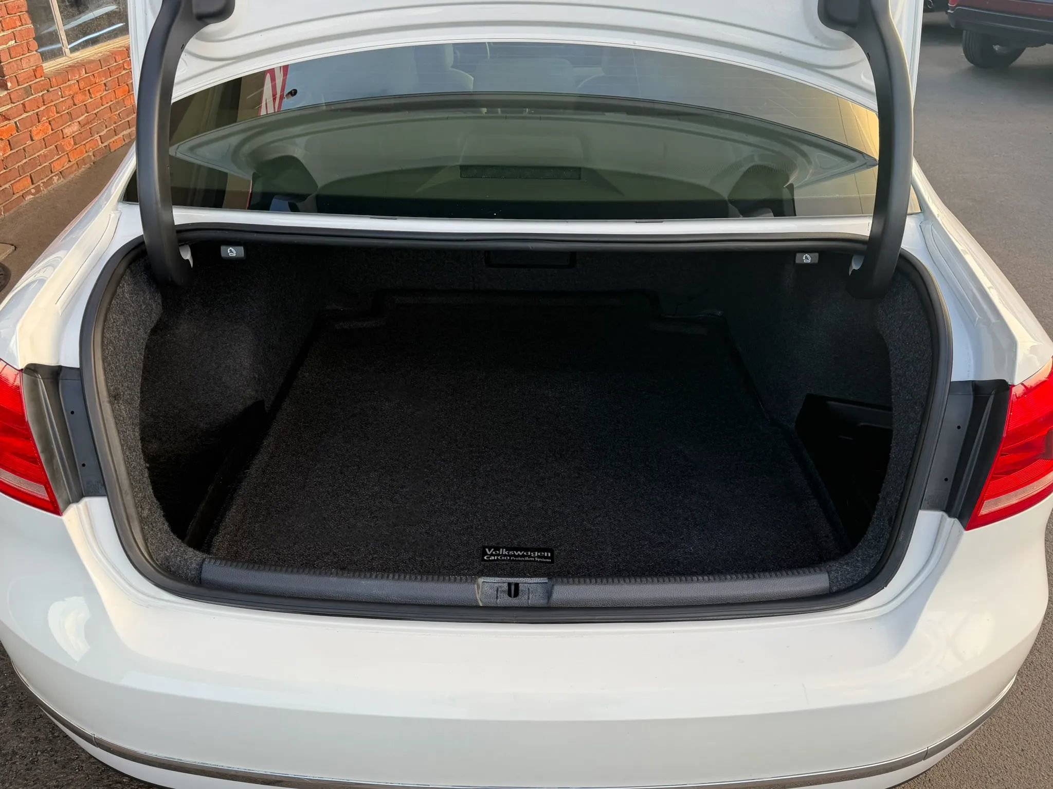 Used 2014 Volkswagen Passat TDI SEL Premium image 15