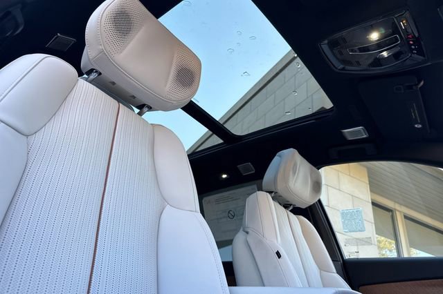 New 2026 Cadillac Vistiq Sport w/ LPO, Floor Liner Package image 18