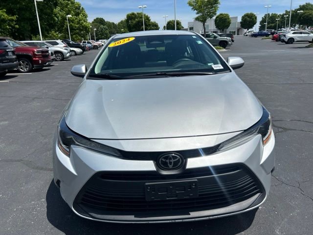 Used 2024 Toyota Corolla LE FWD image 2
