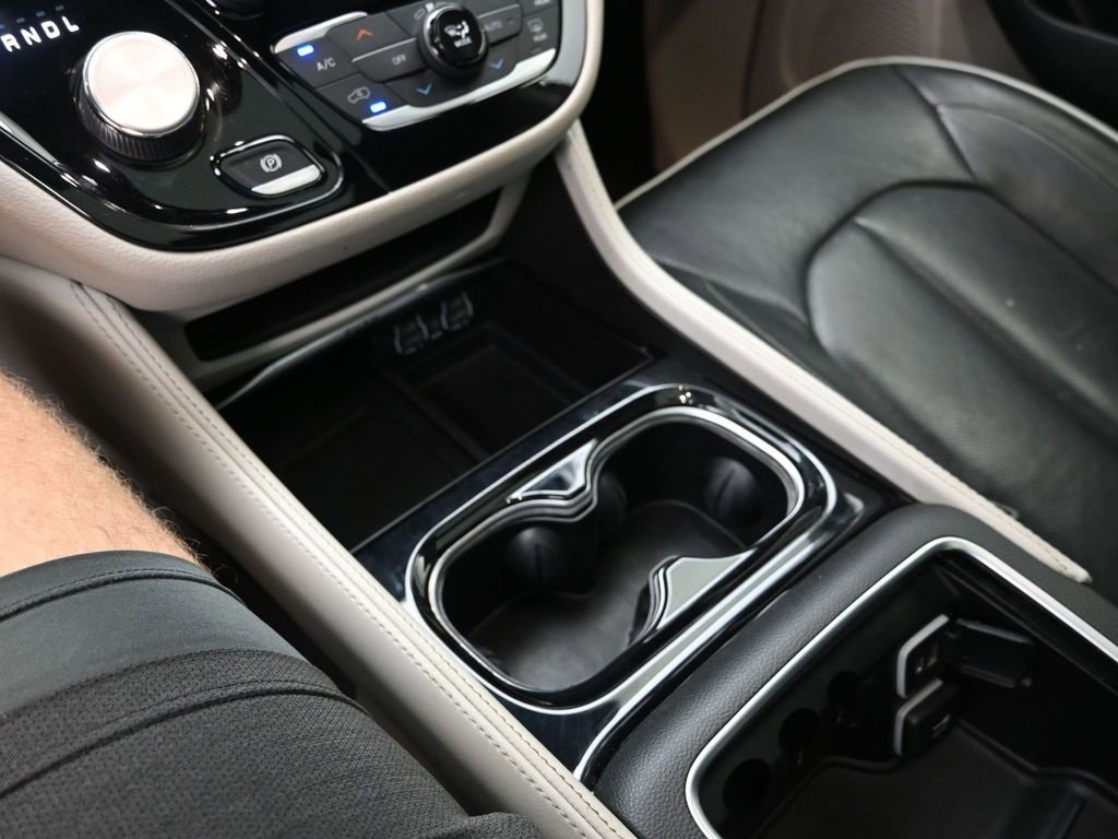 Used 2022 Chrysler Pacifica Limited image 19