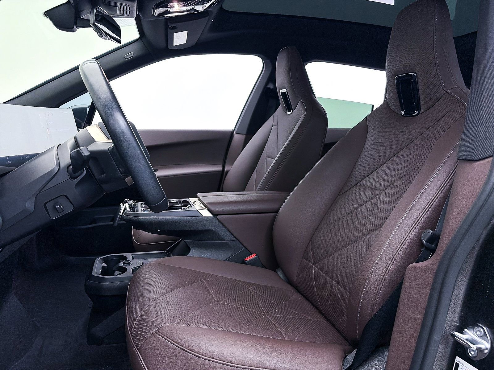 Used 2023 BMW iX xDrive50 w/ Sport Package image 21