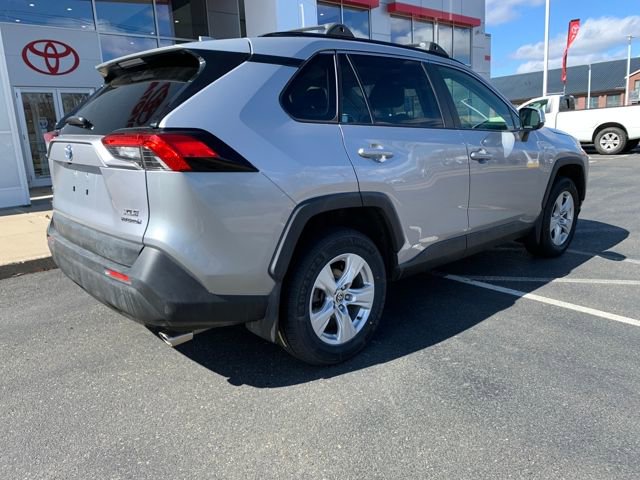 Used 2020 Toyota RAV4 XLE w/ XLE Grade Weather Package image 3